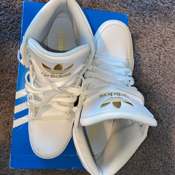 Men’s adidas shoes - Picture 3 of 5